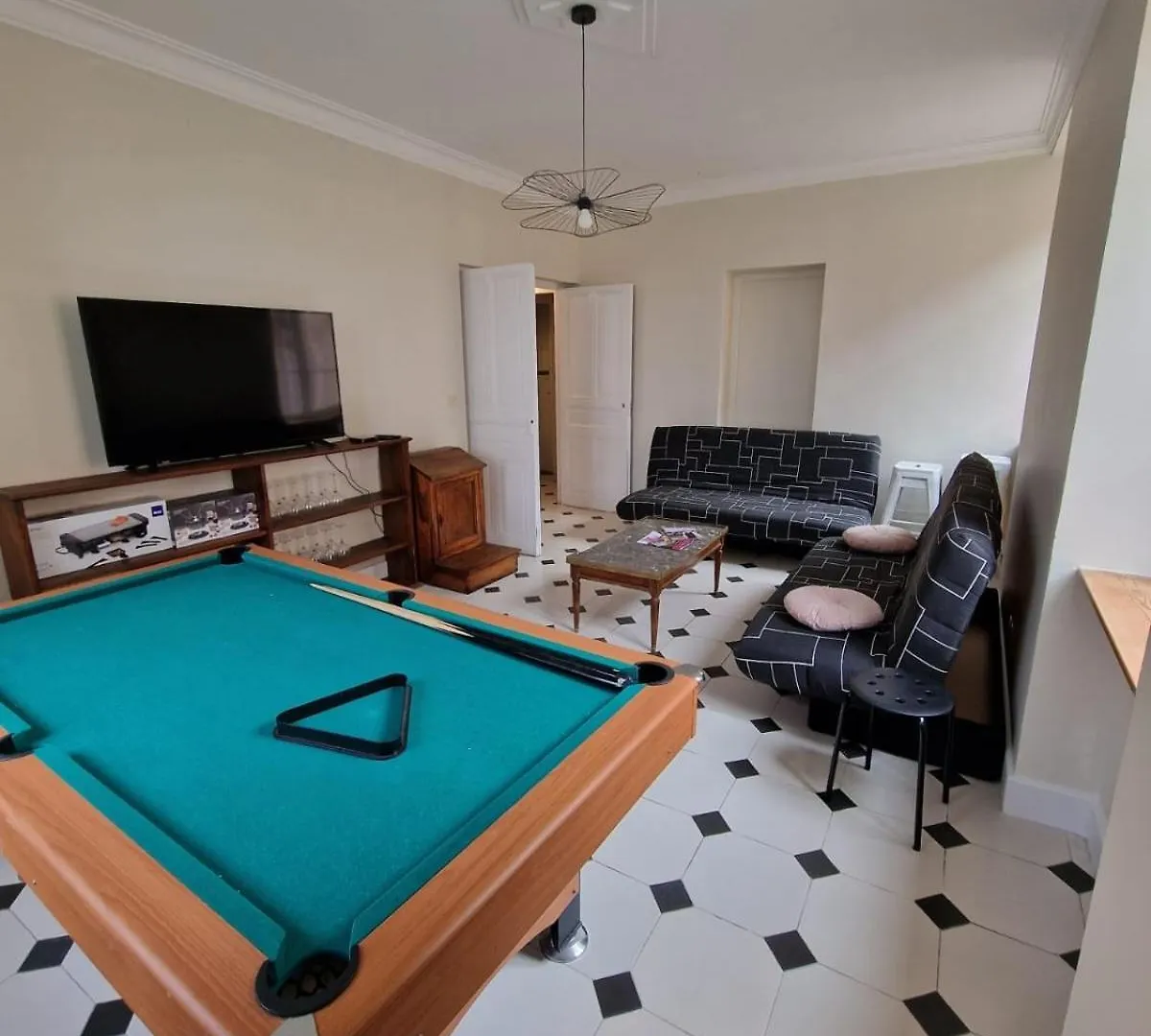 Holiday home Grande Maison Tain l'Hermitage: Spacious 5-Bedroom Villa with Billiards Tournon-sur-Rhone